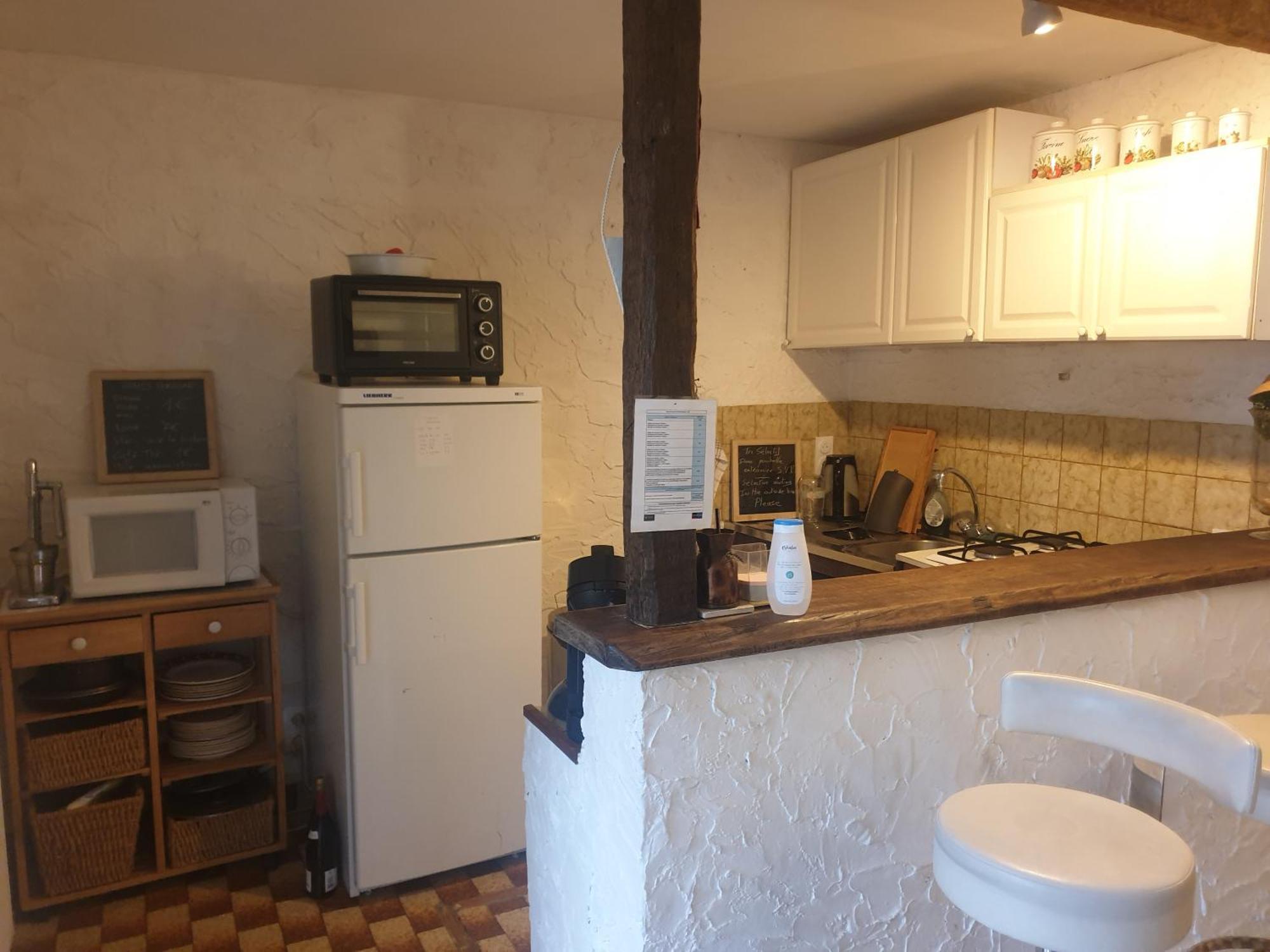 Maison Marylene Possibilite De Louer 2 Chambres Et Un Lit 1Place Supplementaire Ici C'Est Calme Et Simple Entretien Et Petit Dejeuner A Regler Sur Place Vous Gagnez 16 Pour-Cent Givry  Cameră foto