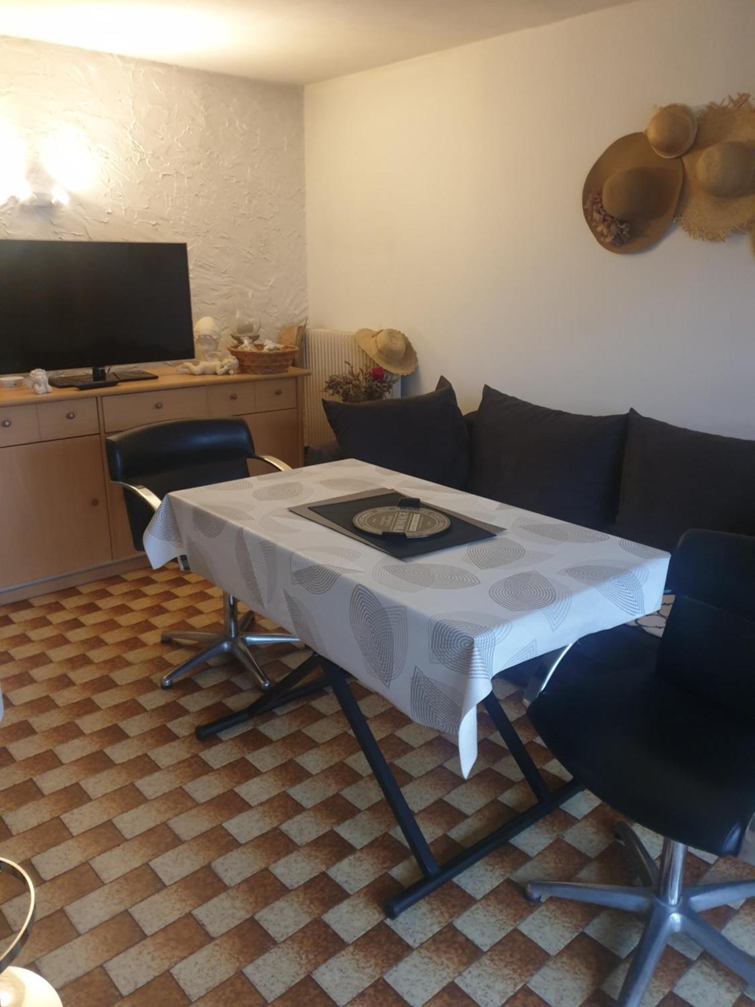 Maison Marylene Possibilite De Louer 2 Chambres Et Un Lit 1Place Supplementaire Ici C'Est Calme Et Simple Entretien Et Petit Dejeuner A Regler Sur Place Vous Gagnez 16 Pour-Cent Givry  Cameră foto